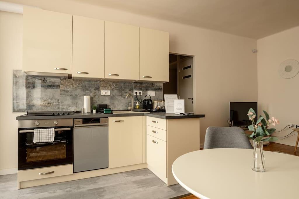 Petofi Family Apartman Debrecen Esterno foto
